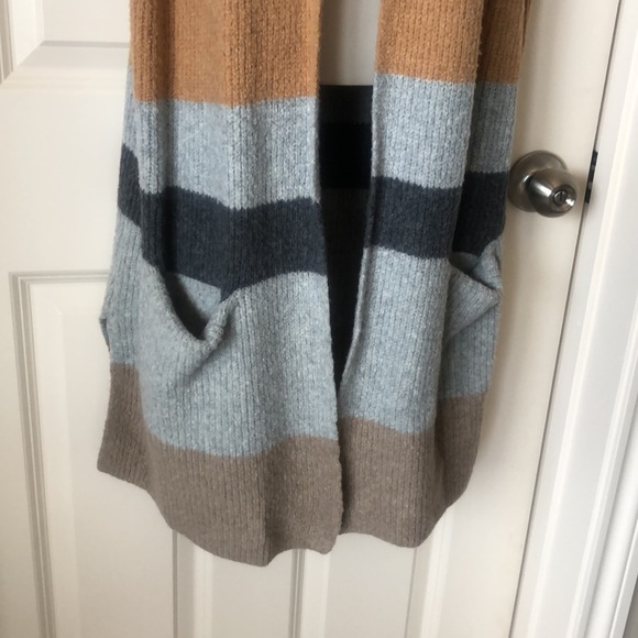 LOFT tan sweater vest with grey stripe size M - Picture 2 of 5